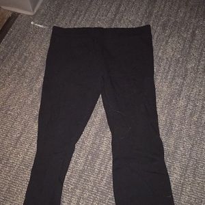 Black ankle length leggings.